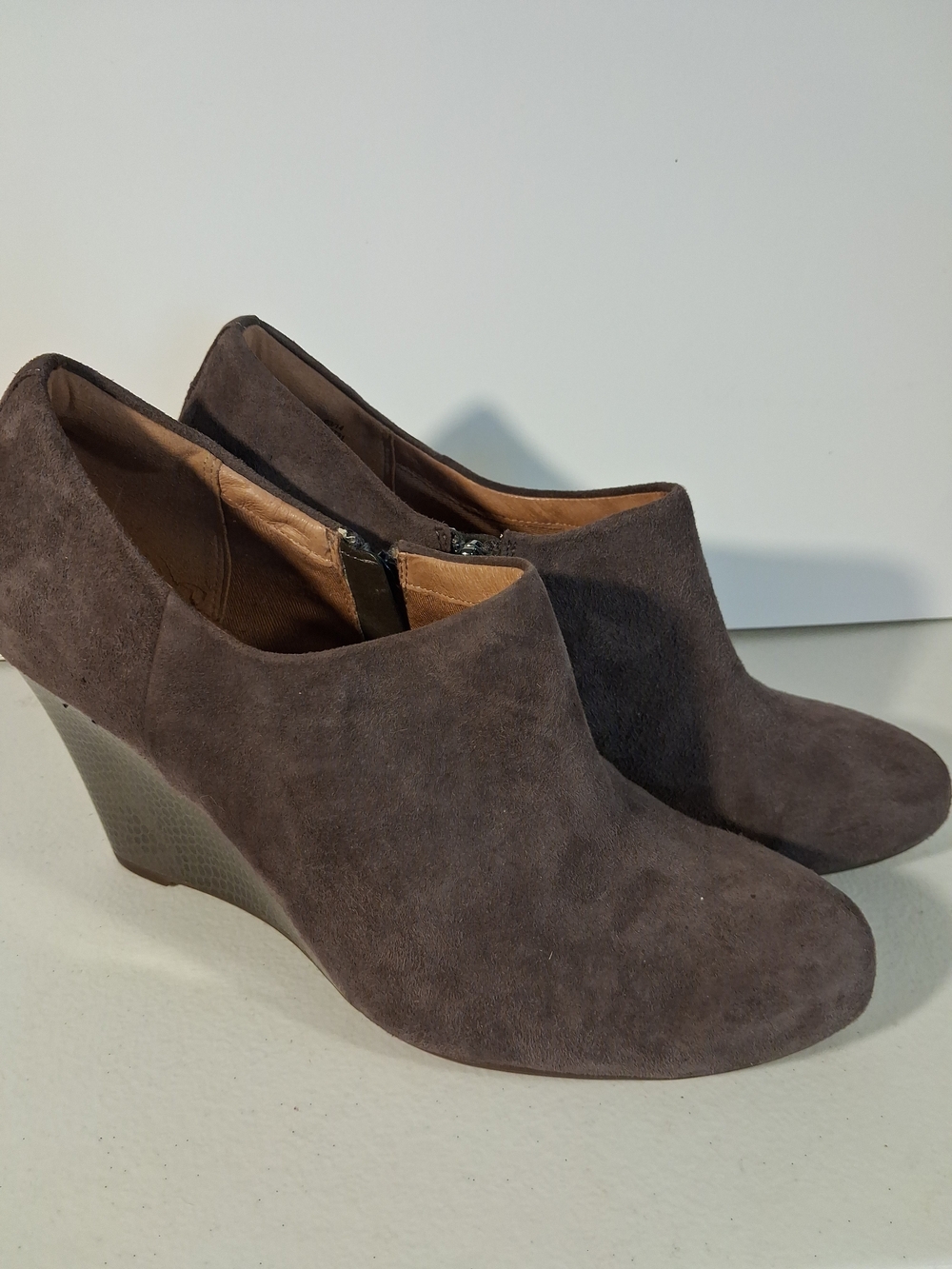 CLARKS Womens Shoes Gray Suede Leather Wage Heell Zipper Ankle Boots Size 9 39